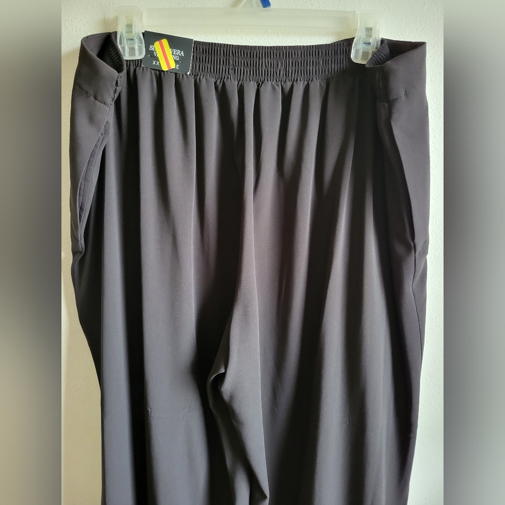 Women's Pleated Black Wide-Leg Cropped Dress Pants - Picture 4 of 5